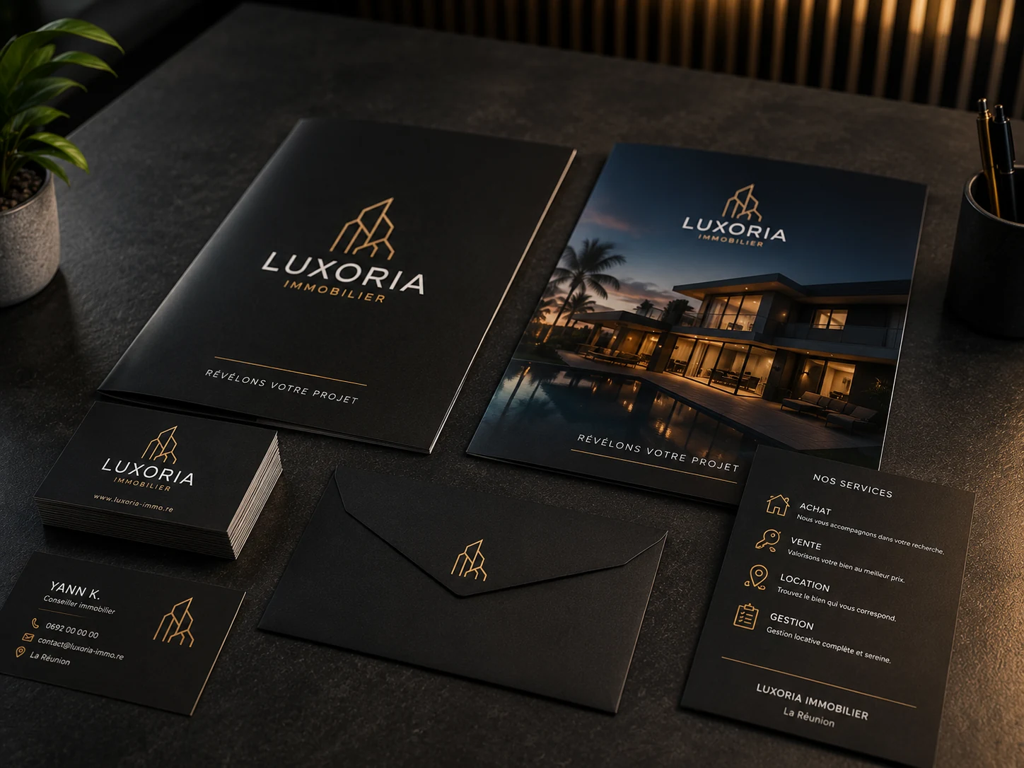 Visuel conceptuel de supports print professionnels (cartes de visite, flyers, brochures) à La Réunion — VERTEX